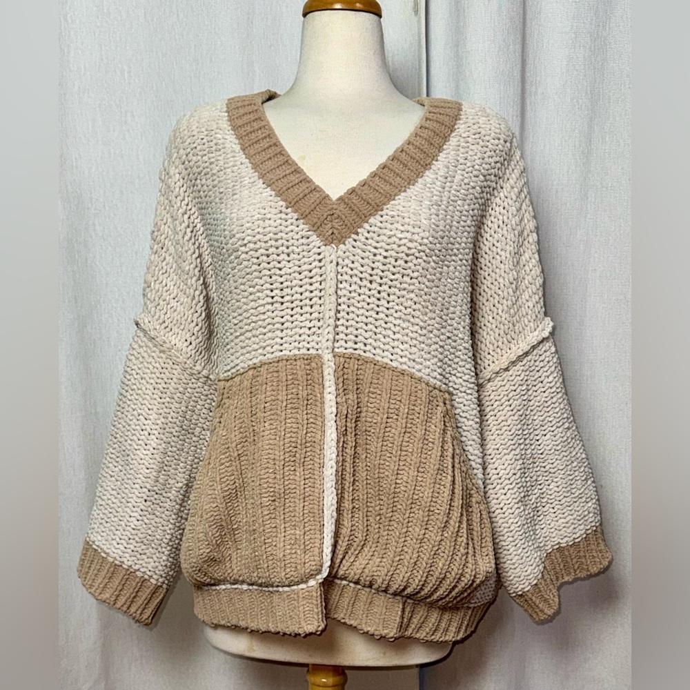POL Oversize Chunky Knit Cream Beige Sweater Med V-Neck Front Pocket Boho Casual